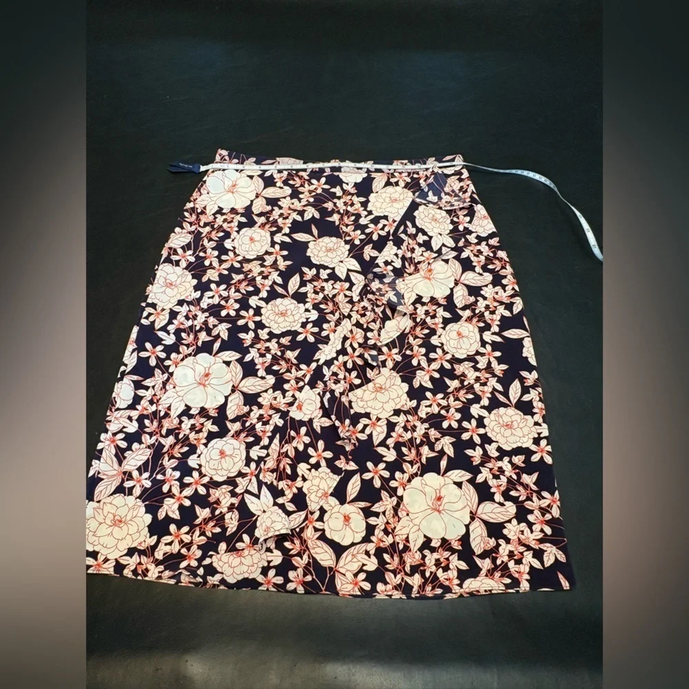 Banana Republic Skirt with Ruffle Accent size 8